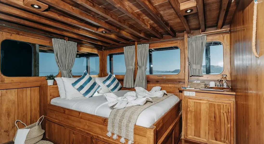 Master Cabin Adishree Phinisi Boat Charter | Komodo Luxury