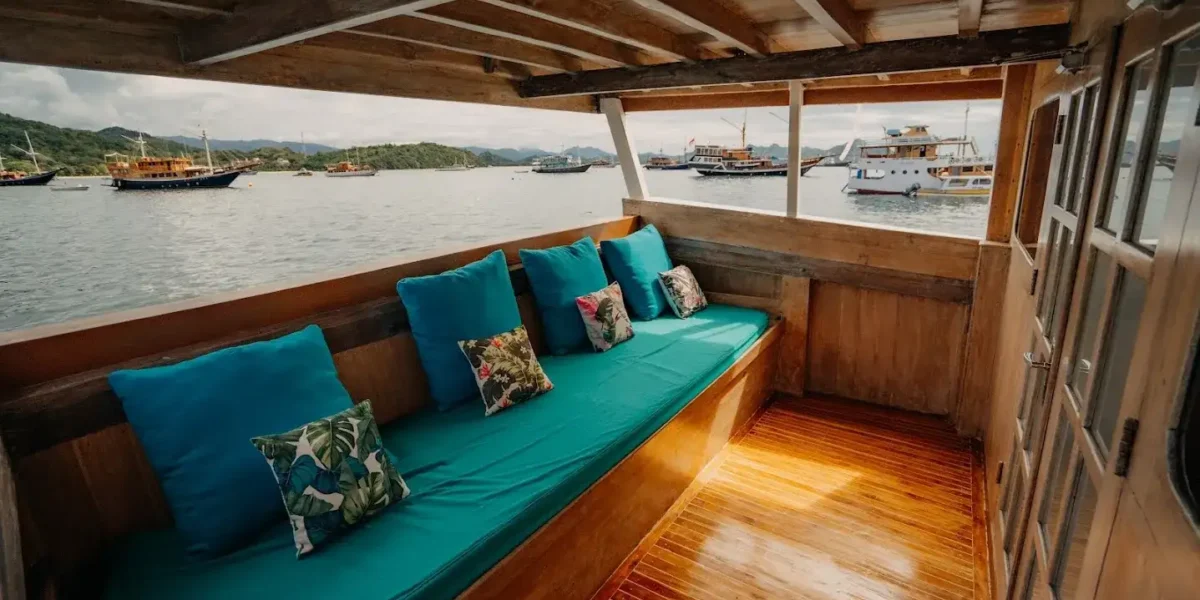 cajoma iv boat master cabin balcony