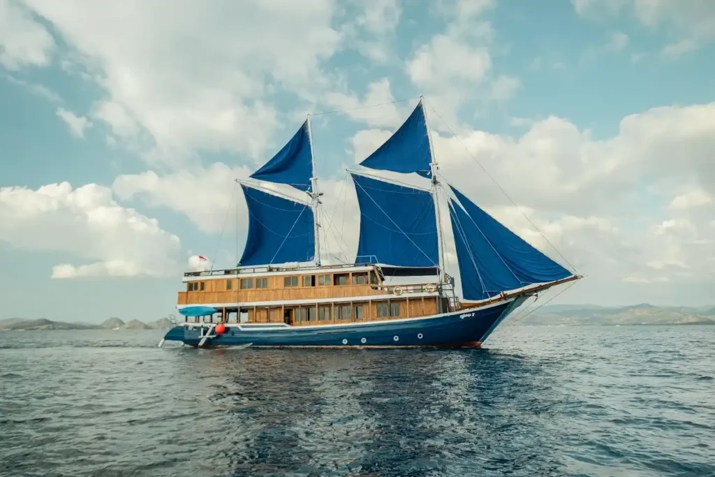 Cajoma V Phinisi Boat Charter | Liveaboard | Komodo Tour | Komodo Luxury
