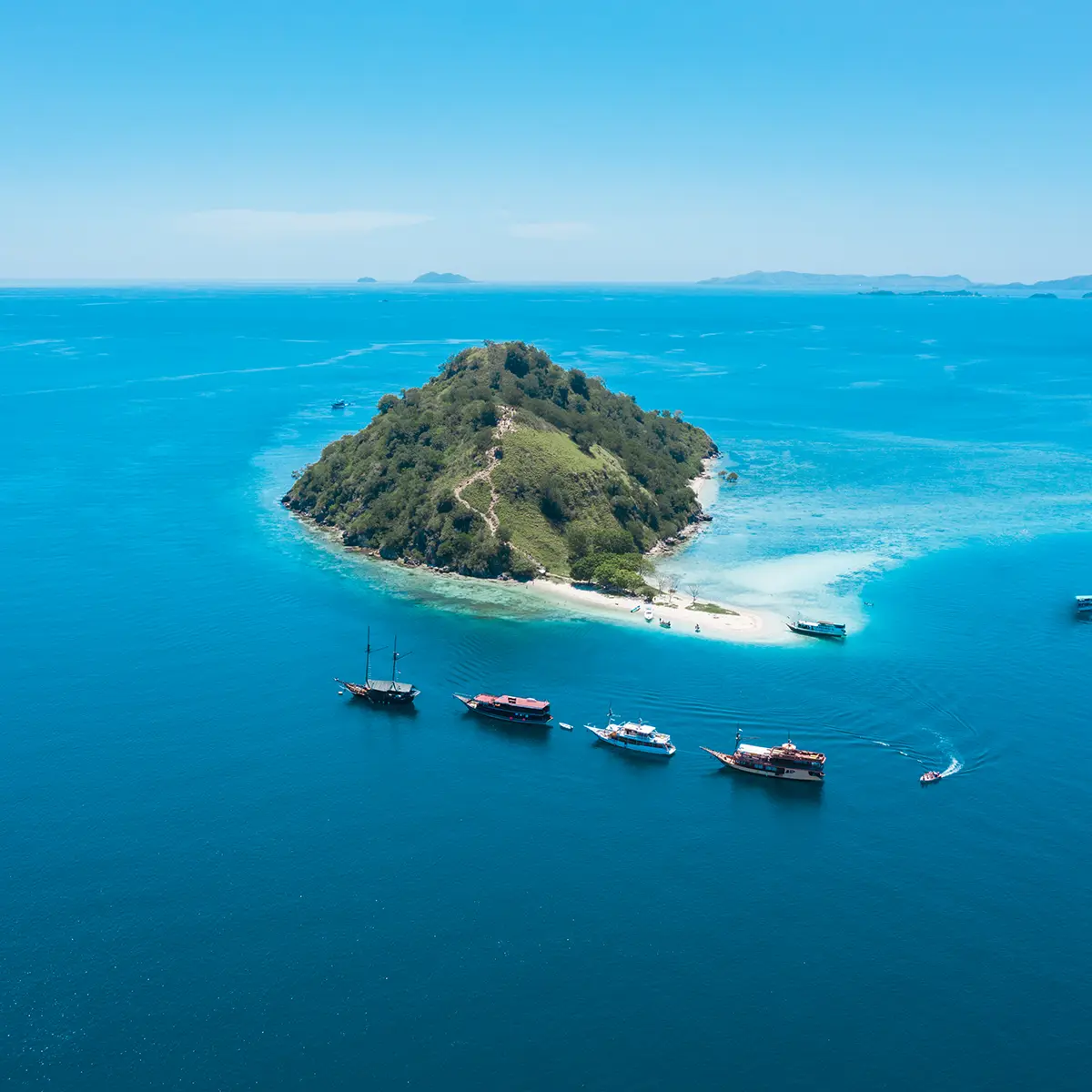 Kelor Island on Komodo National Park | Komodo Island | Labuan Bajo | Komodo Luxury